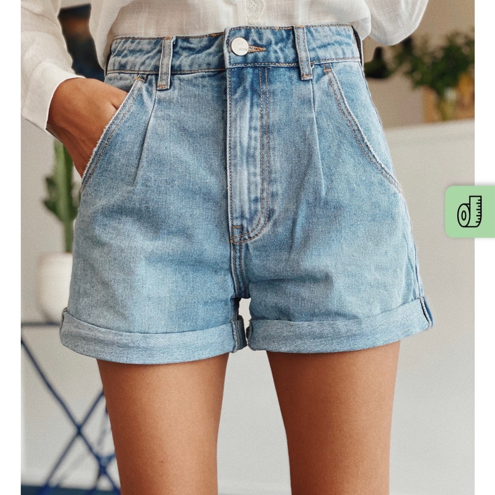 Berthie Paris Jonas Short (size 8)